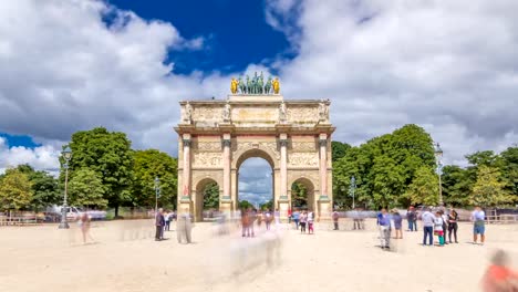 Triumphal-Bogen-Timelapse-Hyperlapse-im-Jardin-des-Tuileries-in-Paris,-Frankreich