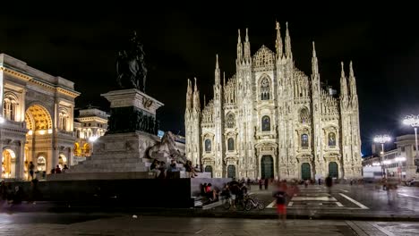 Timelapse-nocturno-de-Catedral-de-Milán-Duomo-di-Milano-es-la-iglesia-catedral-gótica-de-Milán,-Italia