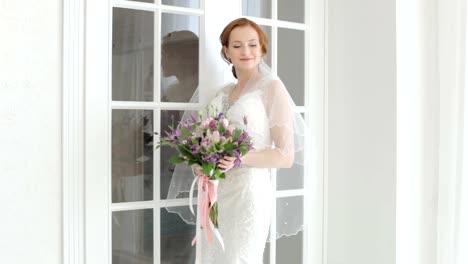 Bride-is-waiting-for-the-groom.