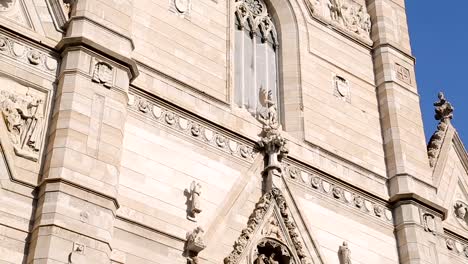 Vista-panorámica-de-la-fachada-de-la-Catedral-de-la-asunción-de-María,-arquitectura