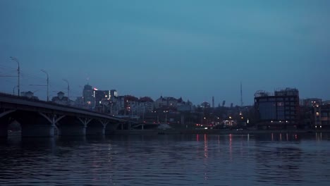 Zeitraffer-Video-mit-Blick-auf-Chernavsky-Brücke-in-der-Stadt-Woronesch-und-rechten-Ufer