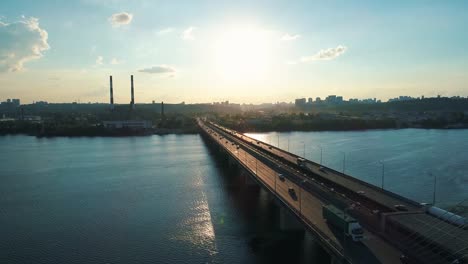 Secuencias-del-abejón-aéreo.-Aumento-de-mosca-y-el-puente-sur-hacia-atrás-en-Kiev.