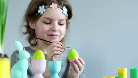 Teen-girl-prepares-decorations-for-the-holiday-of-Easter