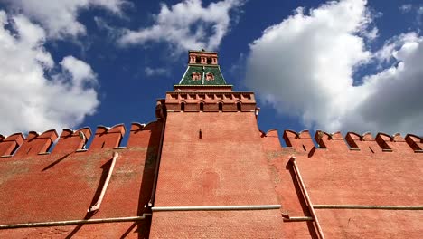 Kremlin-Wall-that-surrounds-the-Moscow-Kremlin,-Russia