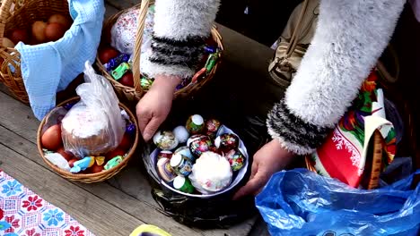 Santificación-de-las-tortas-de-Pascua-y-huevos