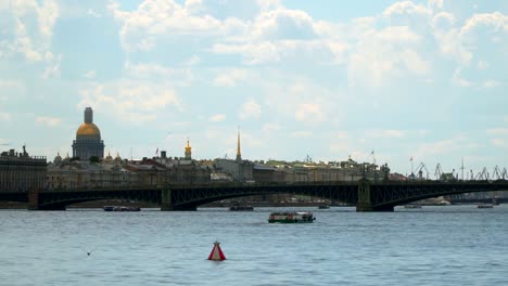 The-palace-bridge-on-the-background-of-St.-Isaac's-Cathedral.