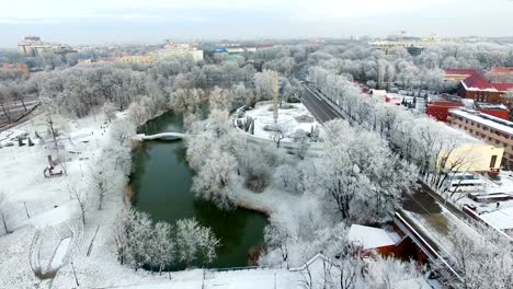 Aerial:-Snow-covered-public-park-in-Kaliningrad,-Russia