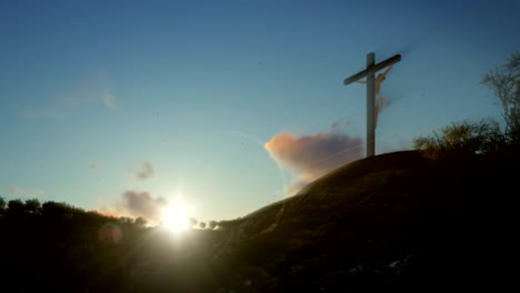 Christin-beten-zu-Jesus-Kreuz-bei-Sonnenaufgang,-verkleinern-Sie-die-Ansicht