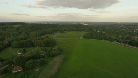 4k-Antenne-Anzeigen-der-alten-Windmühlen