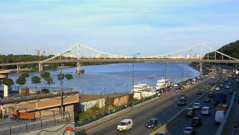 Movement-of-vehicles-along-the-embankment,-Kiev,-Ukraine