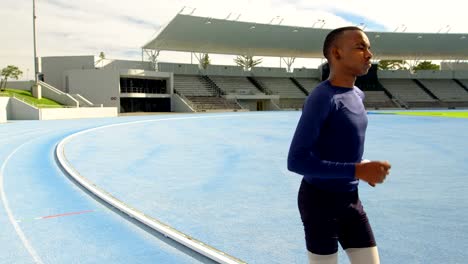 Atletismo-en-una-pista-para-correr-4k-de-discapacitados