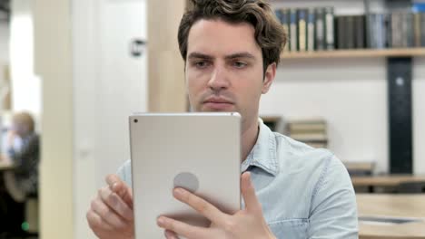 Man-Browsing-and-Scrolling-on-Tablet