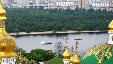 Boats-sailing-on-the-Dnieper