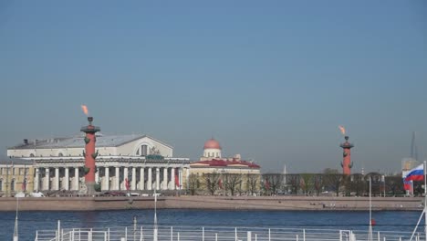 Der-Tag-leuchtete-die-Lichter-der-Schießsäule