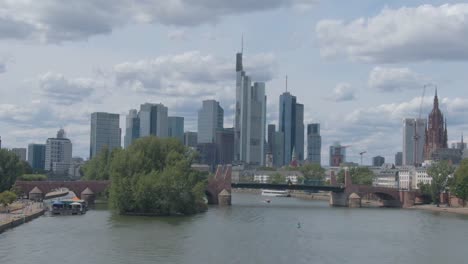 Flying-through-the-streets-of-Frankfurt