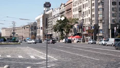 Tráfico-de-coches-clip-de-vídeo-de-la-ciudad-en-Kiev