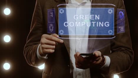 Geschäftsmann-zeigt-Hologramm-Green-Computing