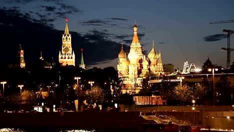 Vista-del-río-Moskva-y-el-Kremlin-(por-la-noche),-Moscú,-Rusia,-la-vista-más-popular-de-Moscú