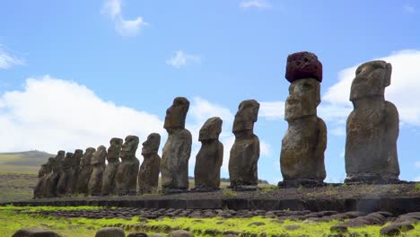 Statuen-auf-der-östlichen-Insel,-Chile