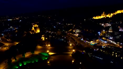 Antigua-iglesia-cristiana-georgiana-en-el-centro-de-la-ciudad-de-Tbilisi,-la-ciudad-famosa-del-distrito