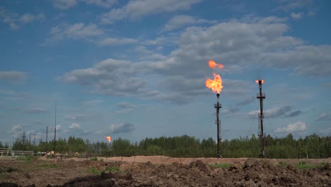 Huge-oil-gas-torch.-4К