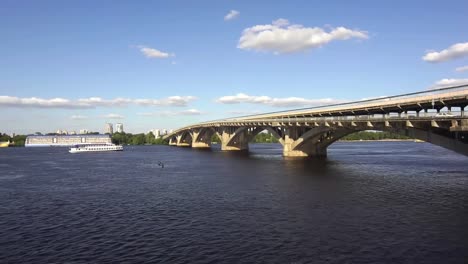 Metro-puente-de-Kiev