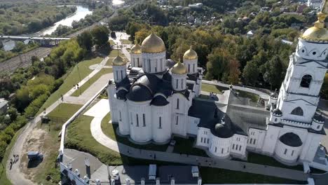 Himmelfahrts-Kathedrale-in-der-Stadt-Wladimir