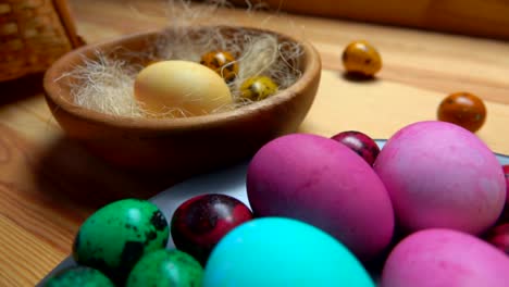 Panorama-of-festive-painted-easter-eggs-laid-on-a-plate