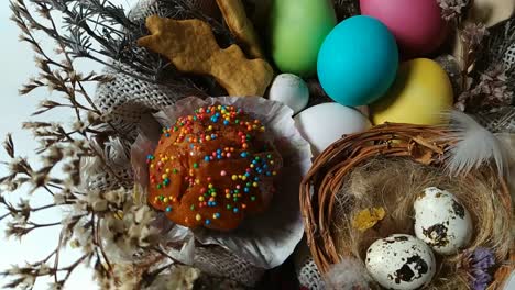 Cesta-de-Pascua-con-huevos-torta-de-rotación-de-flores-secas