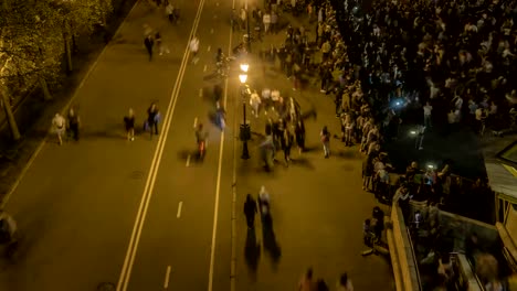 Unterhaltung-am-Abendwochenende-im-Stadtpark,-Wandern,-Tanzen-und-Radfahren,-Zeitraffer;-Hyper-lapse;