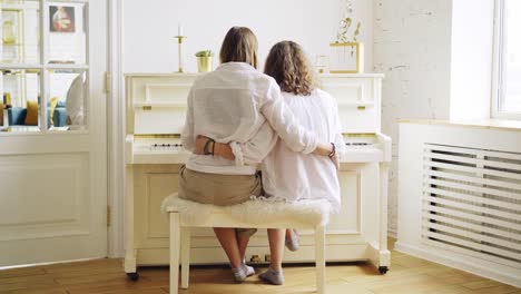 Girlfriends-in-apartment