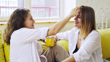 Girlfriends-in-apartment