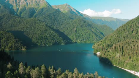 Mountain-lake-with-turquoise-water-and-green-tree