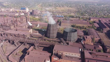 Torres-de-refrigeración-de-la-planta-metalúrgica.