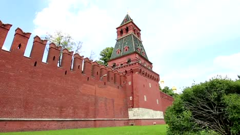 View-of-Moscow-Kremlin-on-a-sunny-day,-Russia---Moscow-architecture-and-landmark,-Moscow-cityscape