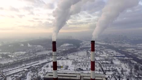 Planta-de-energía-de-carbón-emite-dióxido-de-carbono-contaminación-de-chimeneas