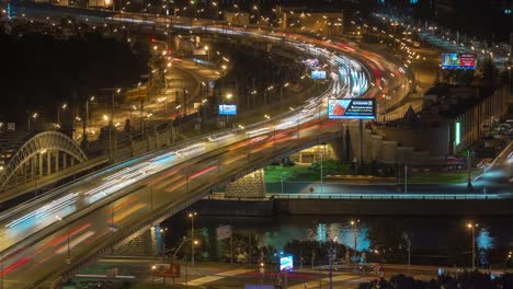 Nacht-erleuchtet-Moskau-Stadt-Verkehr-Brücke-Straße-Ring-am-Flussufer-aerial-Panorama-4-k-Zeit-hinfällig,-Russland