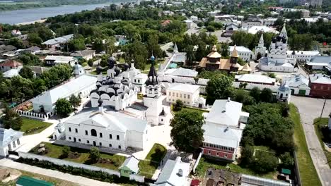 Pintoresco-paisaje-de-la-ciudad-de-Murom-en-el-río-Oka