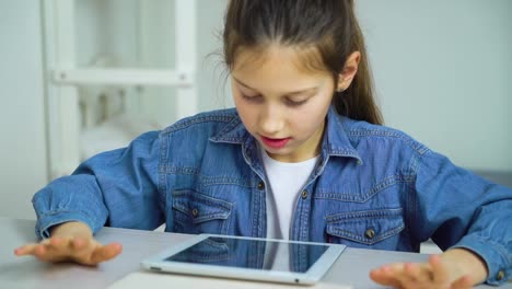 little-girl-is-excited-with-images-on-tablet-screen