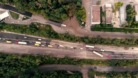 Luftaufnahme-der-Straße-mit-Verkehr-in-der-Kiew-FullHD