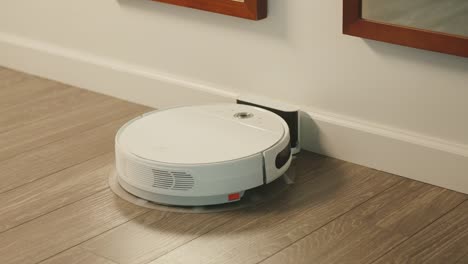 Setting-up-the-robotic-vacuum-cleaner-by-the-app-on-a-phone