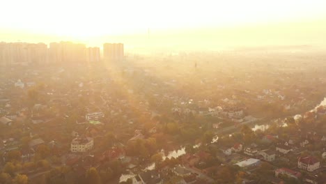 4k-Niebla-de-la-mañana-al-amanecer-en-Kiev.-Distrito-de-Osorky.-Colores-pastel