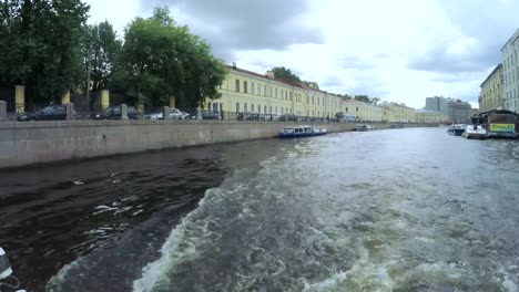 Kreuzung-Kanäle-in-St.-Petersburg