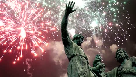 Minin-and-Pojarsky-monument-(was-erected-in-1818)-and-fireworks,-Red-Square-in-Moscow,-Russia