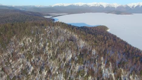 4-K.-Antenne-Umfrage-aus-der-Luft.-Winter.-Baikalsee