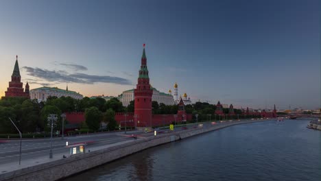 sunset-twilight-moscow-river-kremlin-traffic-bay-panorama-4k-time-lapse-russia