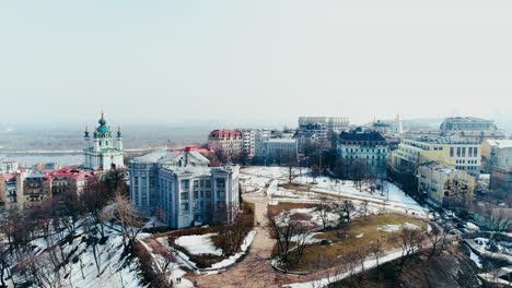 4K-Aerial-Drone-Filmmaterial.-Panorama-von-Podil-in-Kiew