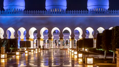 Sheikh-Zayed-Grand-Moschee-beleuchtet-bei-Nacht-Zeitraffer,-Abu-Dhabi,-Vereinigte-Arabische-Emirate