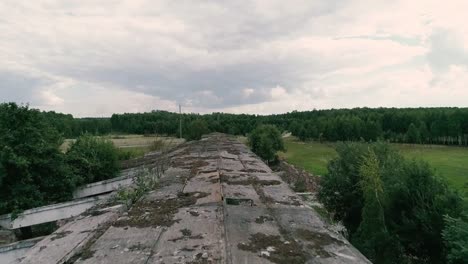 Imágenes-de-Drone-aéreos.-Volar-sobre-la-granja-abandonada