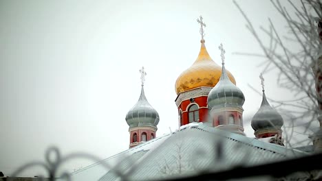 vista-de-invierno-de-las-cúpulas-de-la-iglesia